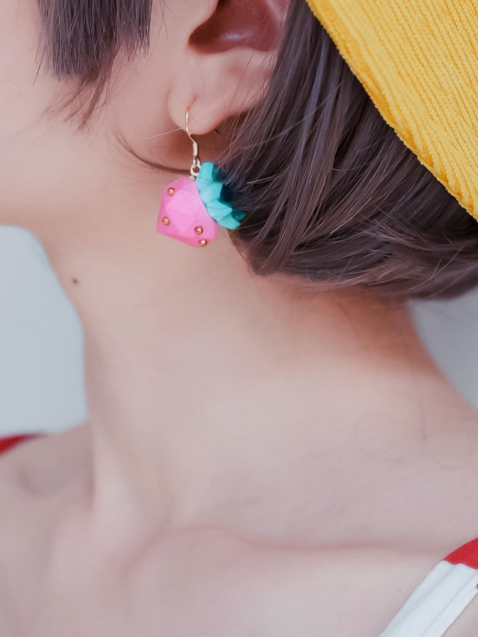 Polygon strawberry earrings B1064