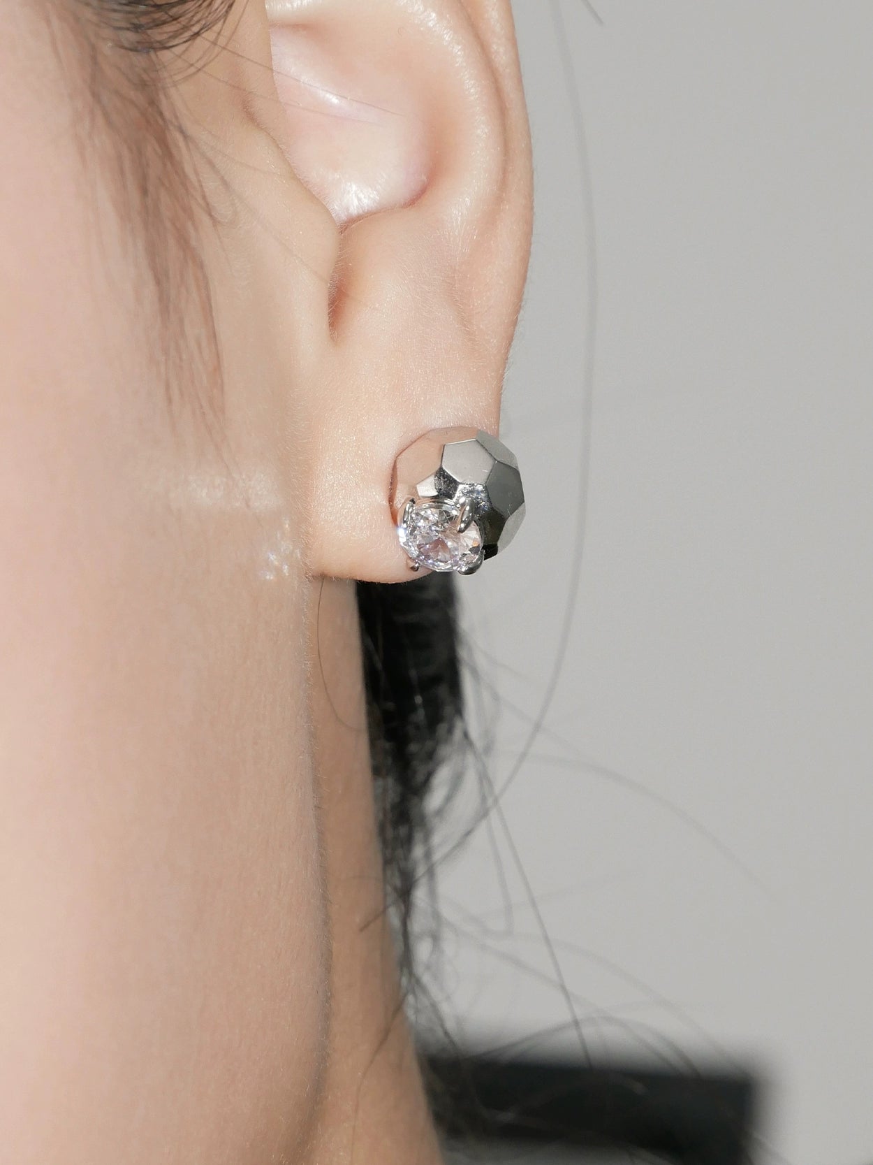 Round metal ball earrings B2442