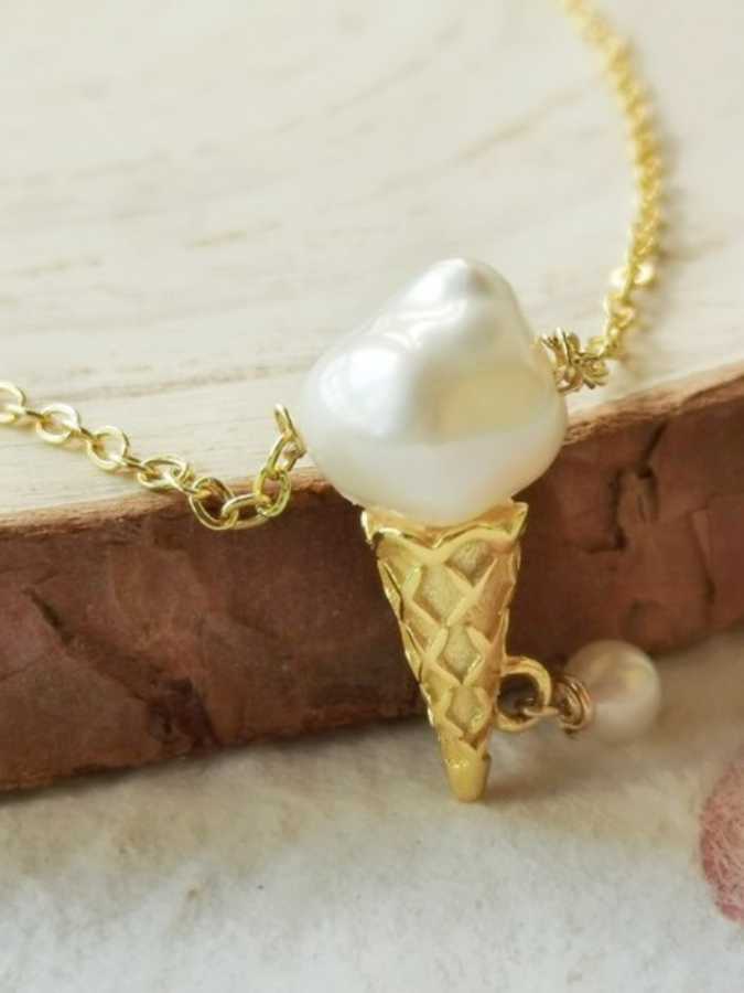 <Over 700 pieces> Pearl ice cream necklace B1365