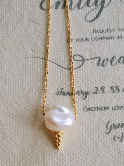 &lt;Over 700 pieces&gt; Pearl ice cream necklace B1365