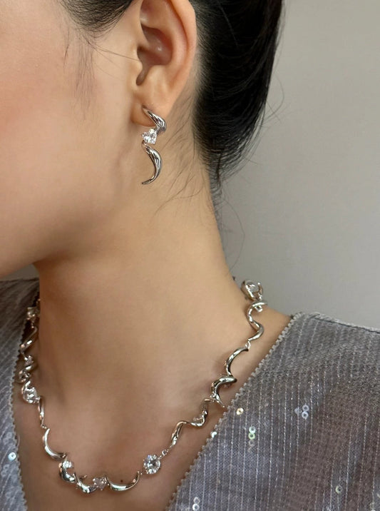 Twisted metal zircon earrings B2175