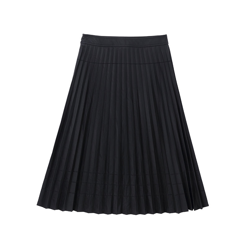 Pleated half-length leather skirt