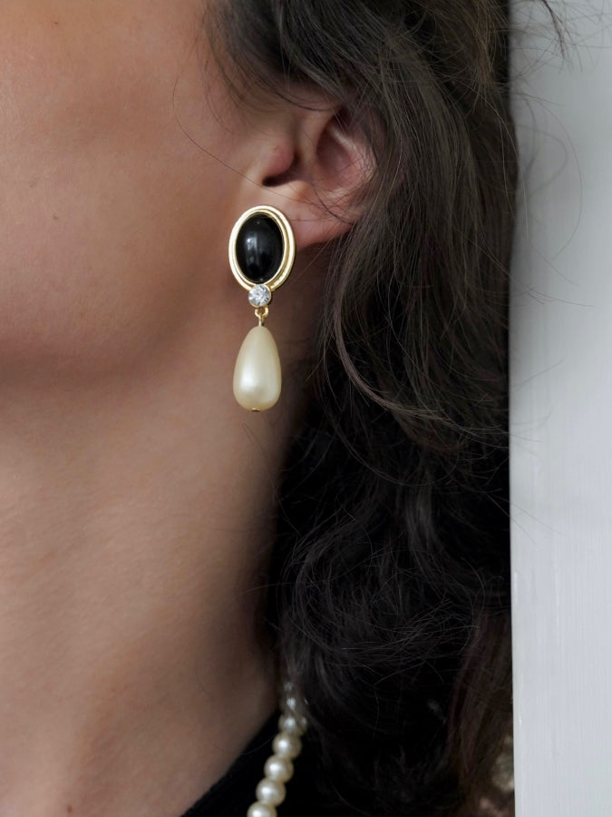 Vintage Black White Pearl Earrings B1490