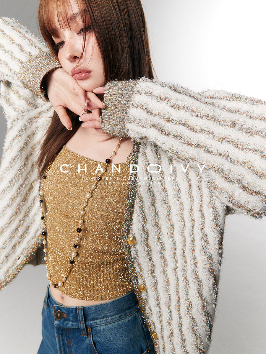 Three-dimensional buckle V-neck knitted cardigan