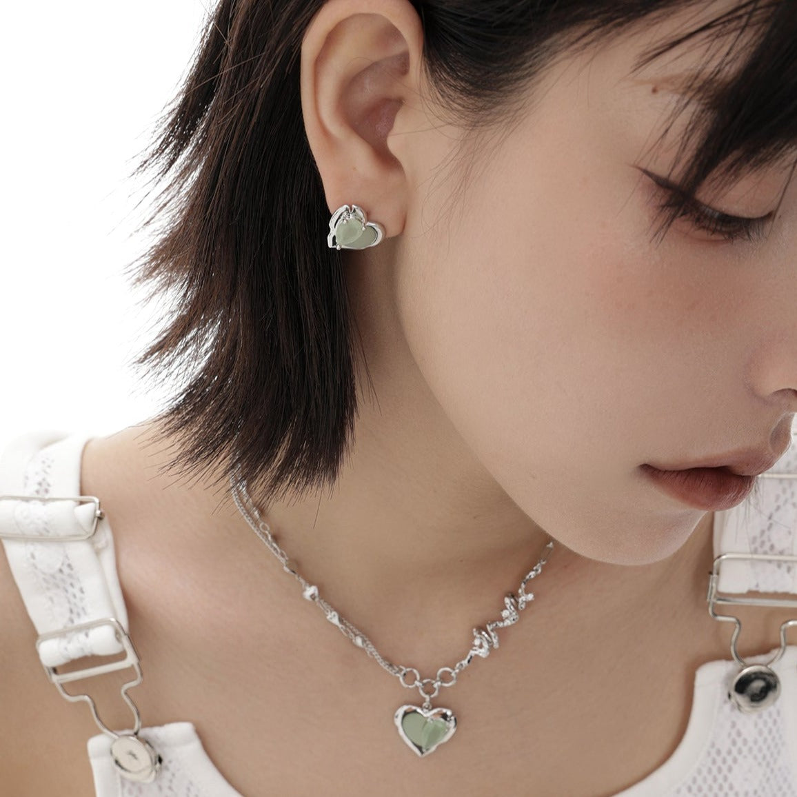 Green heart earrings B1688