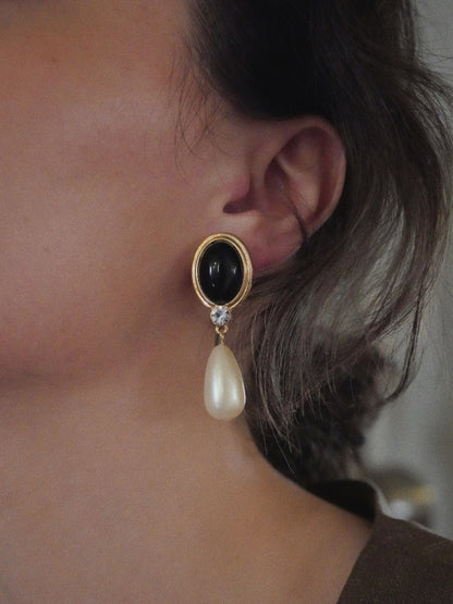 Vintage Black White Pearl Earrings B1490