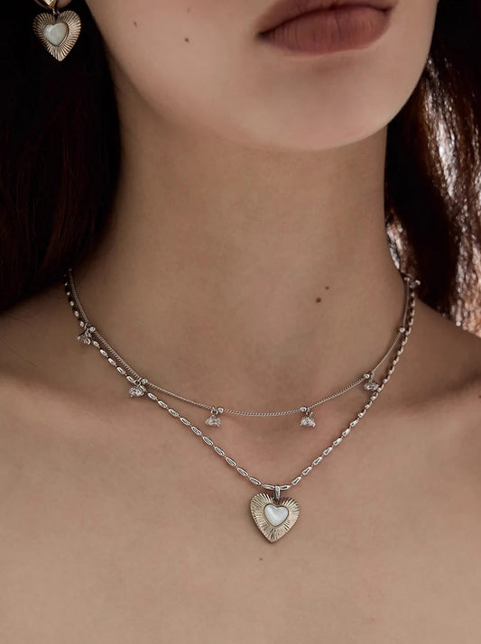 Double heart shape mother of pearl necklace B2640
