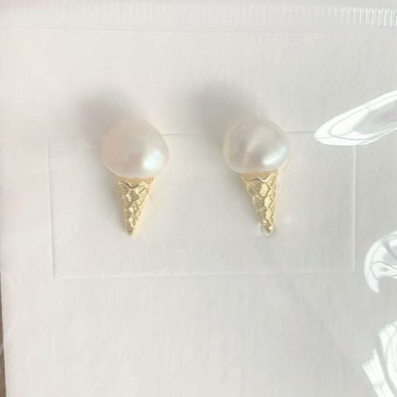 &lt;Over 1200 total&gt; Pearl ice cream earrings B1364