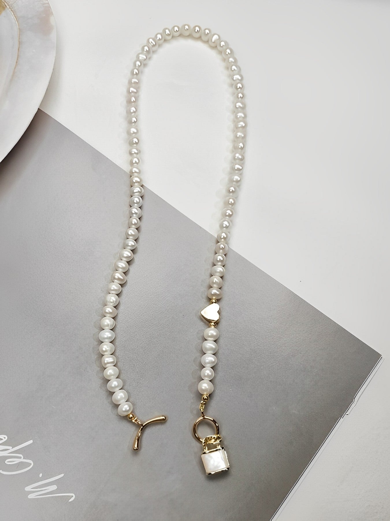 Rock pendant pearl necklace B1354